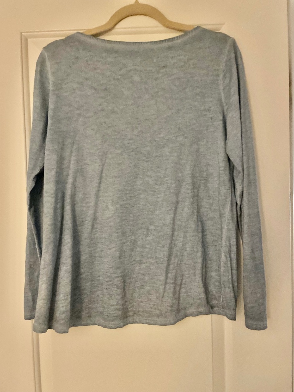 Relaxed V-Neck Long Sleeve Tee in Light Blue size M - Picture 2 of 6